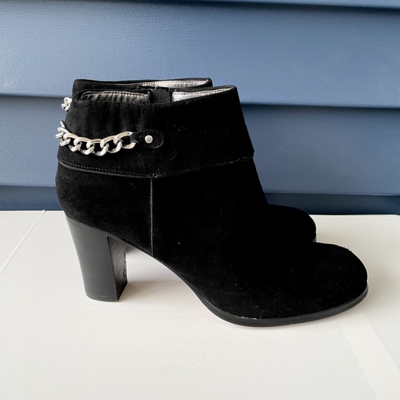 ADRIENNE VITTADINI Women's Clarine -Black- Chain Ankle Bootie size 8